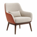 Sillón de cuero beige y marrón con patas de madera sólida